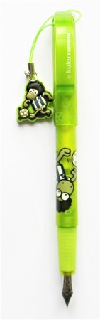 Bombičkové pero KUKUXUMUSU zelené s přívěskem