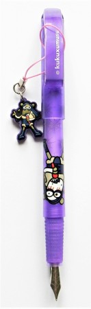 Bombičkové pero KUKUXUMUSU fialové s přívěskem